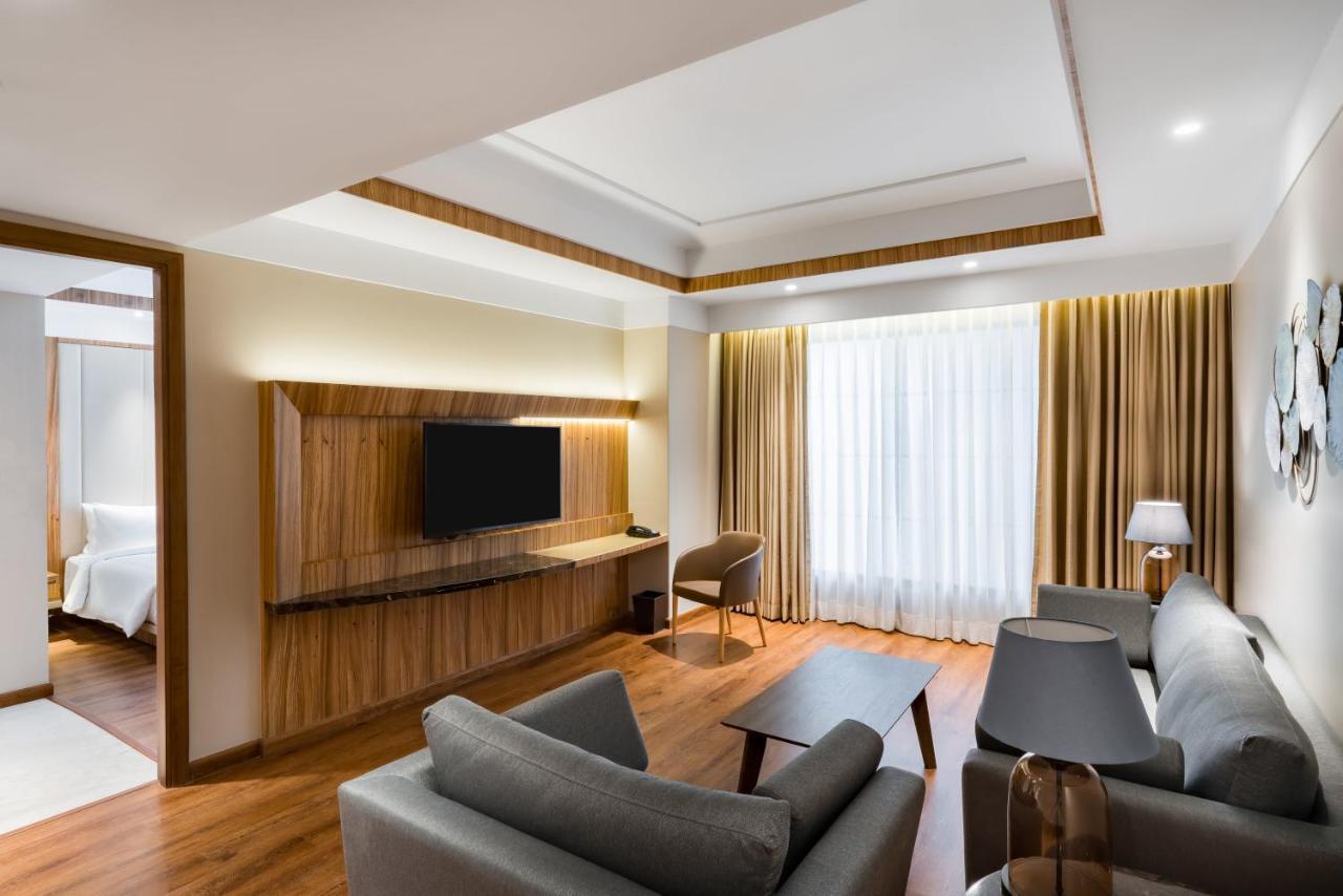 Radisson Bhopal Hotel ภายนอก รูปภาพ