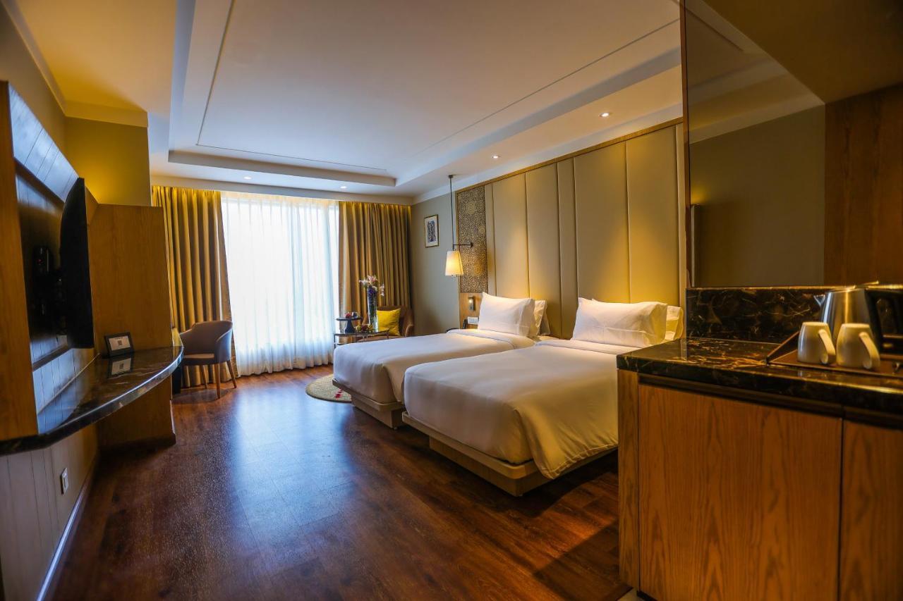 Radisson Bhopal Hotel ภายนอก รูปภาพ