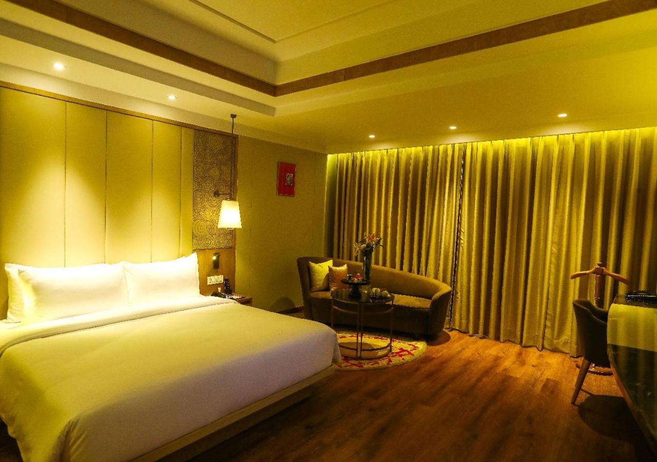 Radisson Bhopal Hotel ภายนอก รูปภาพ