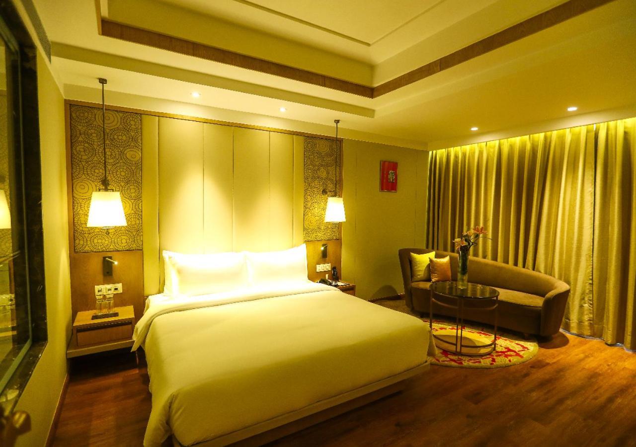 Radisson Bhopal Hotel ภายนอก รูปภาพ