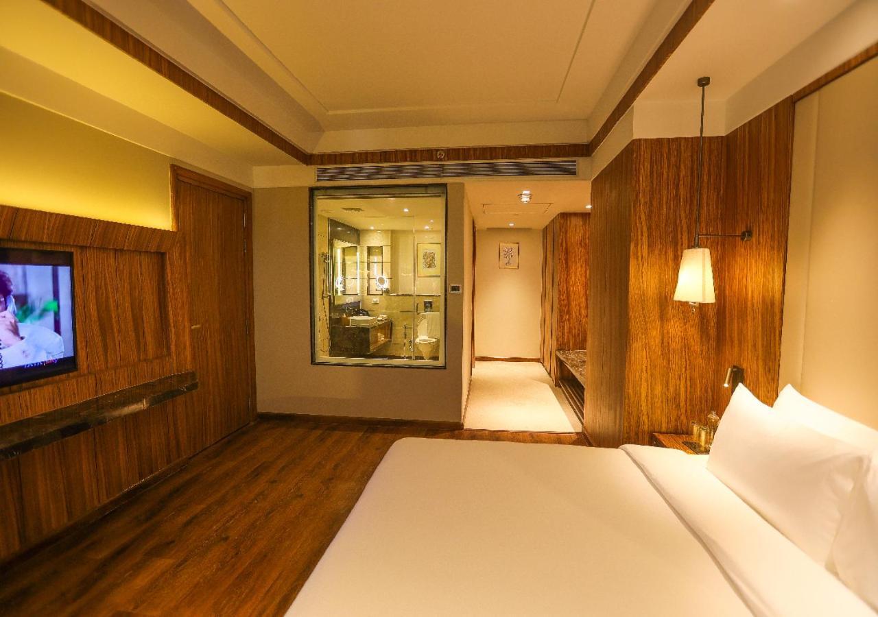 Radisson Bhopal Hotel ภายนอก รูปภาพ