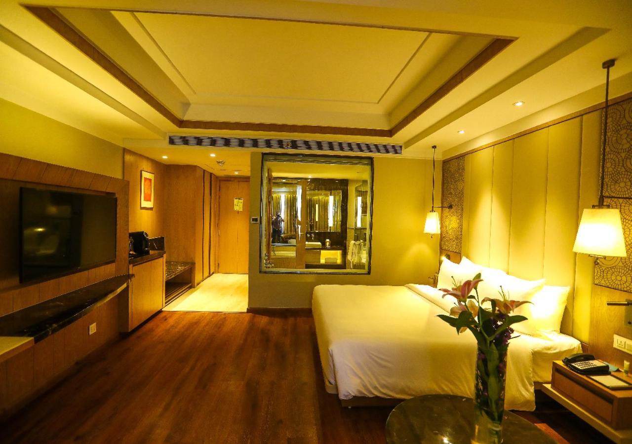 Radisson Bhopal Hotel ภายนอก รูปภาพ