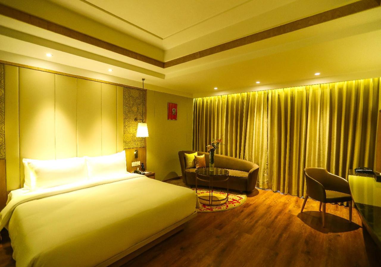 Radisson Bhopal Hotel ภายนอก รูปภาพ