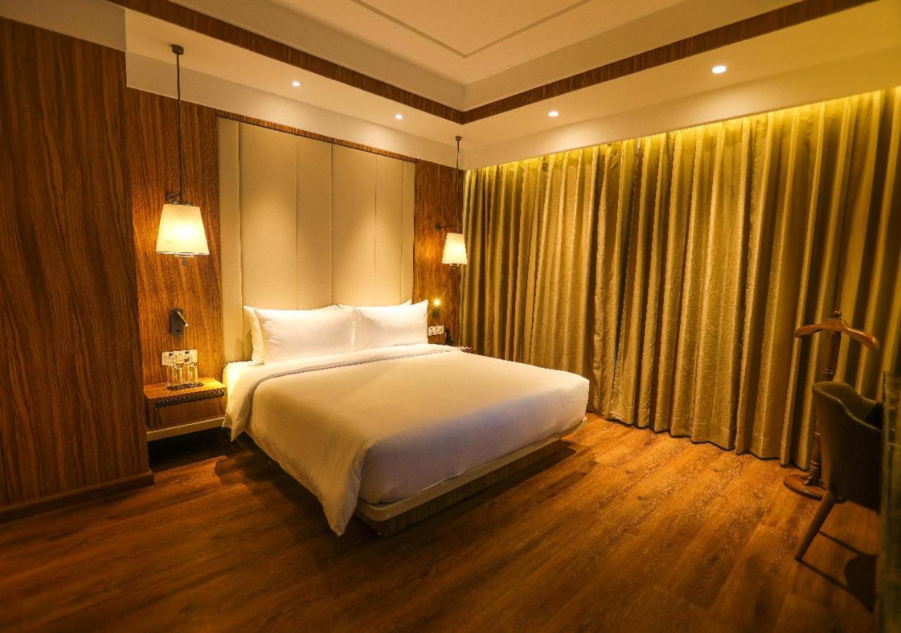Radisson Bhopal Hotel ภายนอก รูปภาพ