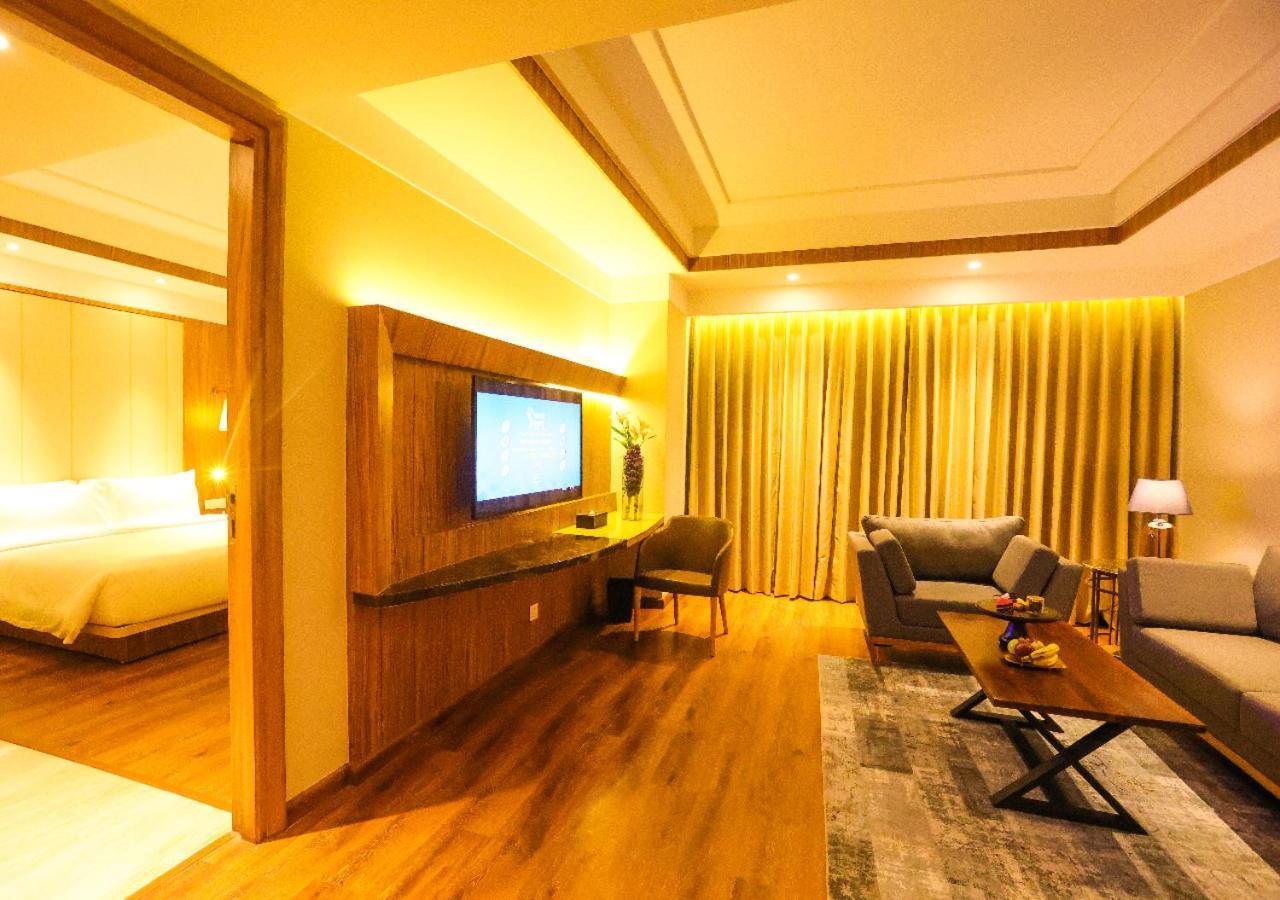 Radisson Bhopal Hotel ภายนอก รูปภาพ