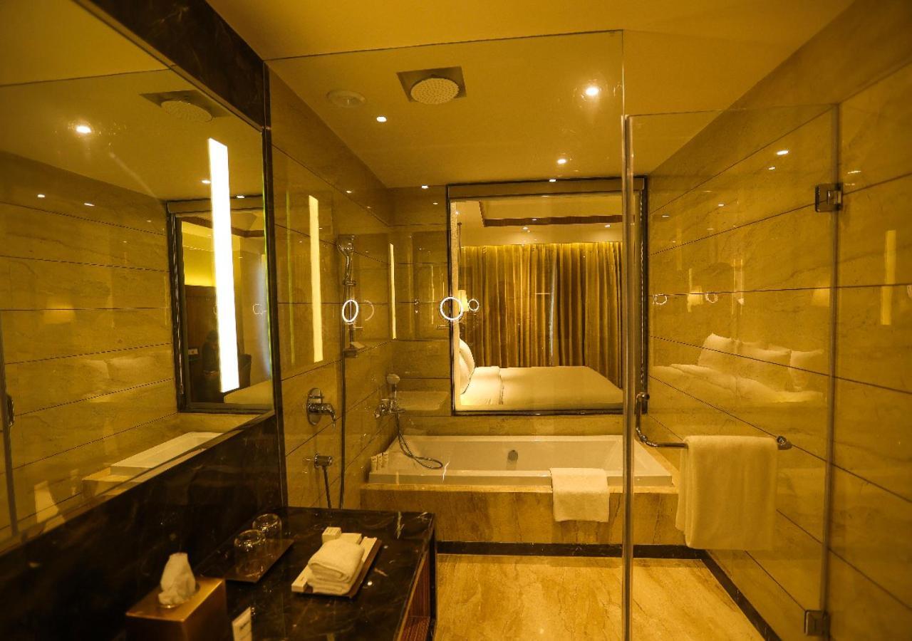 Radisson Bhopal Hotel ภายนอก รูปภาพ