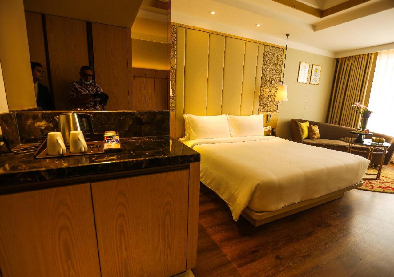 Radisson Bhopal Hotel ภายนอก รูปภาพ