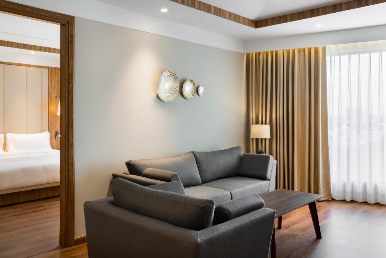 Radisson Bhopal Hotel ภายนอก รูปภาพ